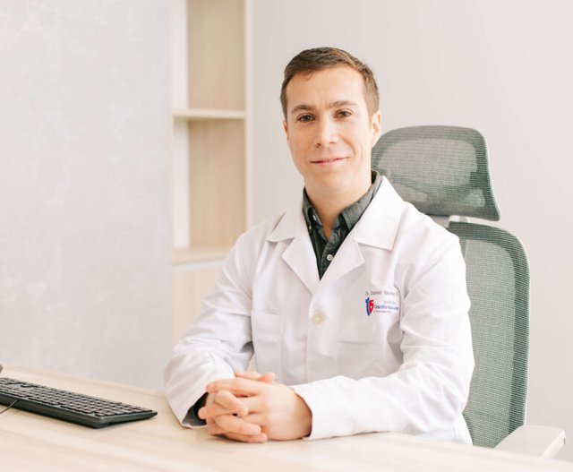 Dr. Daniel Merino, Cardiólogo · Electrofisiología