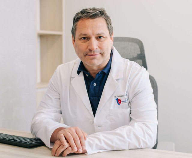 Dr. Reinaldo Venegas Aravena, Cardiólogo Hemodinamista e Intervencionista