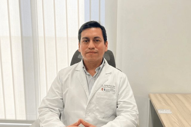 Dr. Rodrigo Reyes, Cirujano Cardiovascular