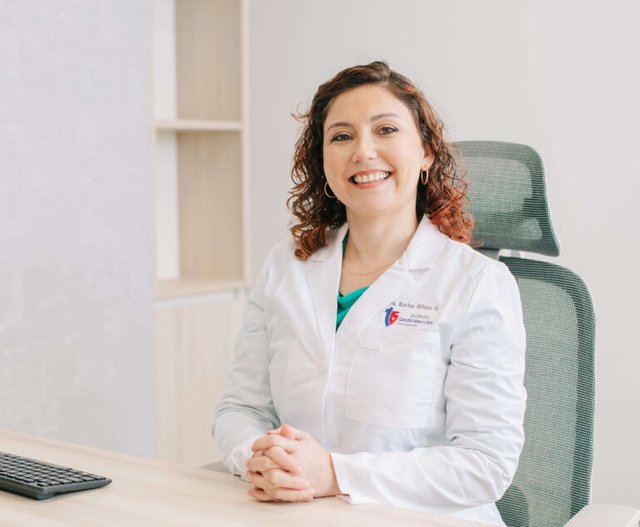 Dra. Karina Wilson Bravo, Cardióloga · Electrofisiología