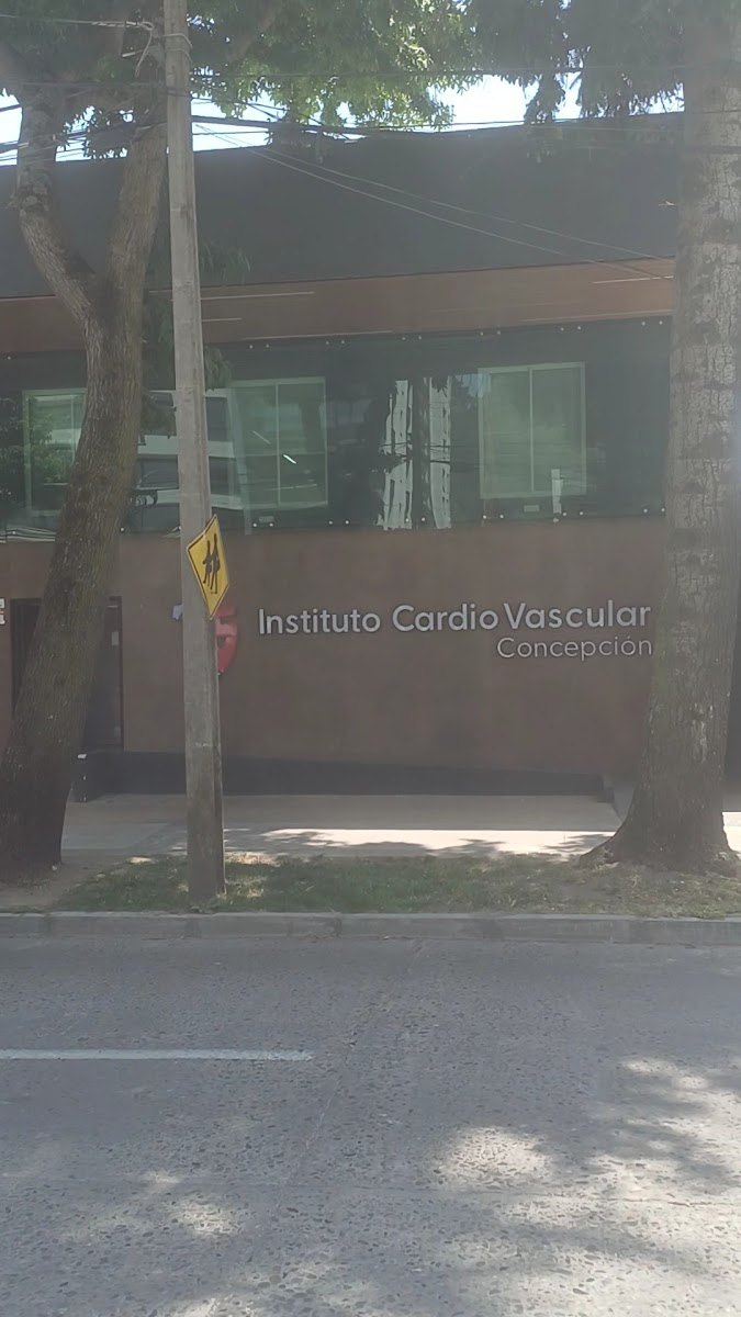 Fachada del Instituto Cardiovascular en Av. Chacabuco 863, Concepción